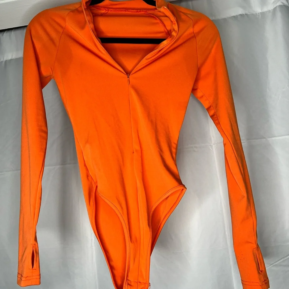 Sexy and alluring bright orange bodysuit, with a zipper! - Picture 1 of 3